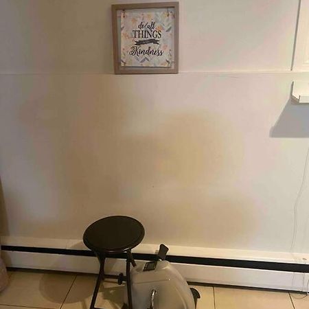 Beautiful Two Bedroom Apartment. YYC Buitenkant foto