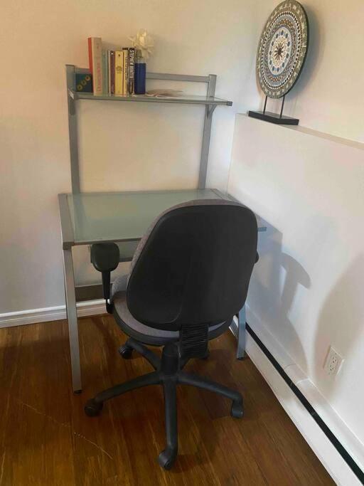 Beautiful Two Bedroom Apartment. YYC Buitenkant foto